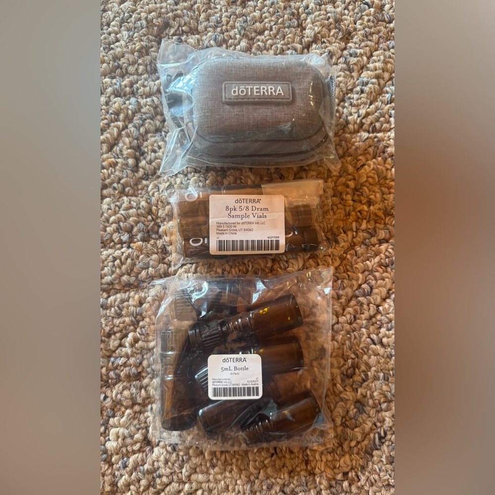 doTERRA Accessories - Keychain, 5/8 Dram, 5ml  Amber Bottles